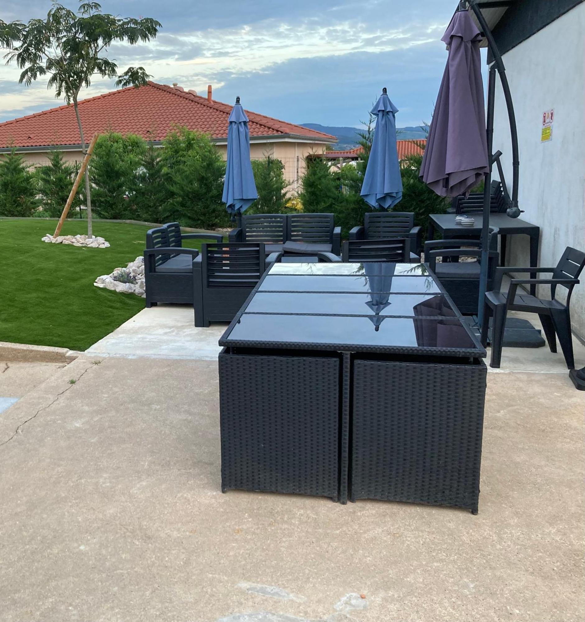 Chambre privée chez l habitant avec piscine de 1 à 3 chambres Grieges Exterior foto