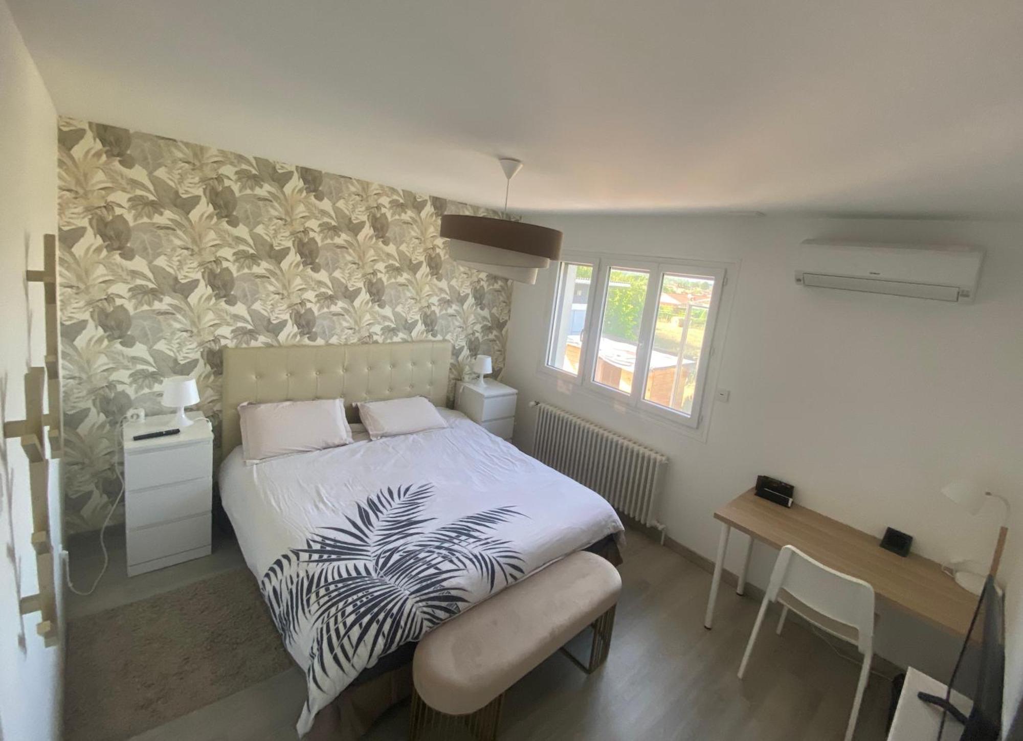 Chambre privée chez l habitant avec piscine de 1 à 3 chambres Grieges Habitación foto